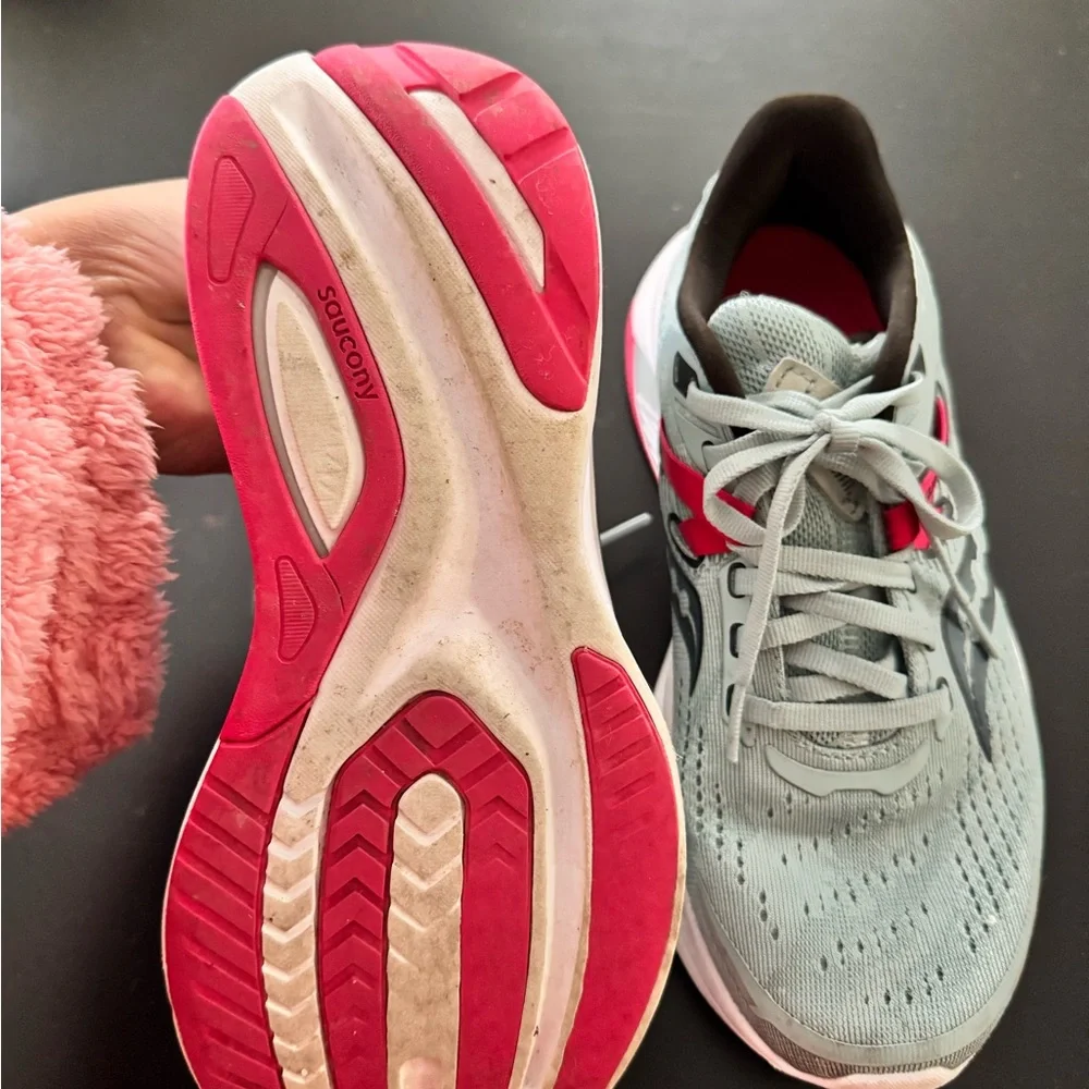 Saucony Women's Athletic Shoes in Gray and Pink - Picture 4 of 6